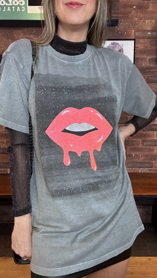 T-SHIRT OVERSIZED LIPS