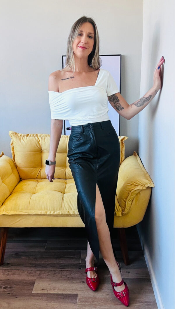 BLUSA DRAPEADA ASSIMÉTRICA OMBRO A OMBRO - Imagem 4