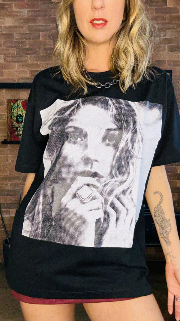 T-SHIRT OVERSIZED KATE MOSS - Imagem 2