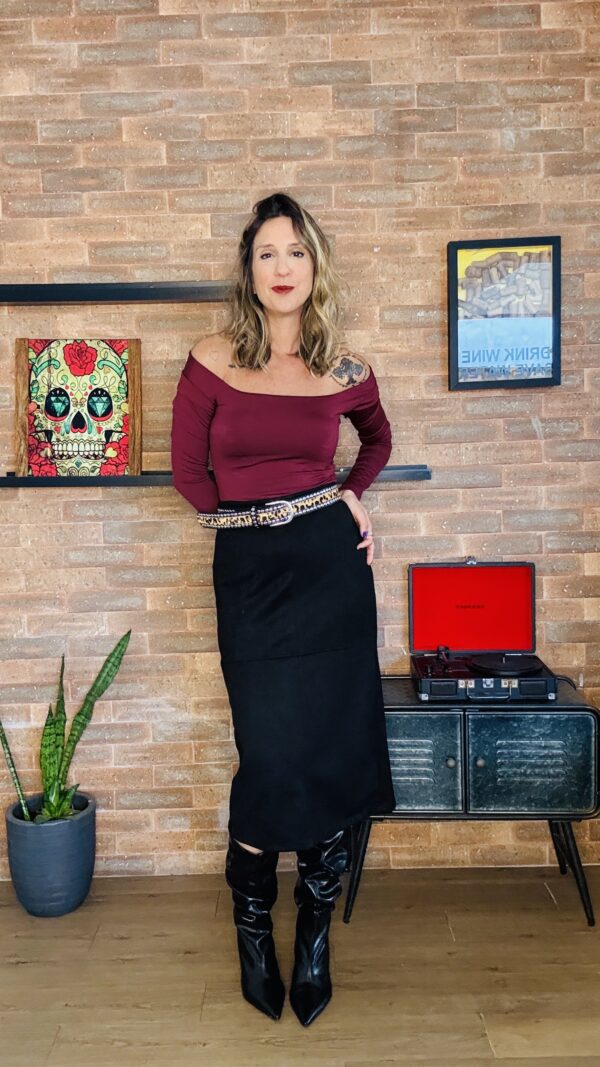 SAIA MIDI EM SUEDE