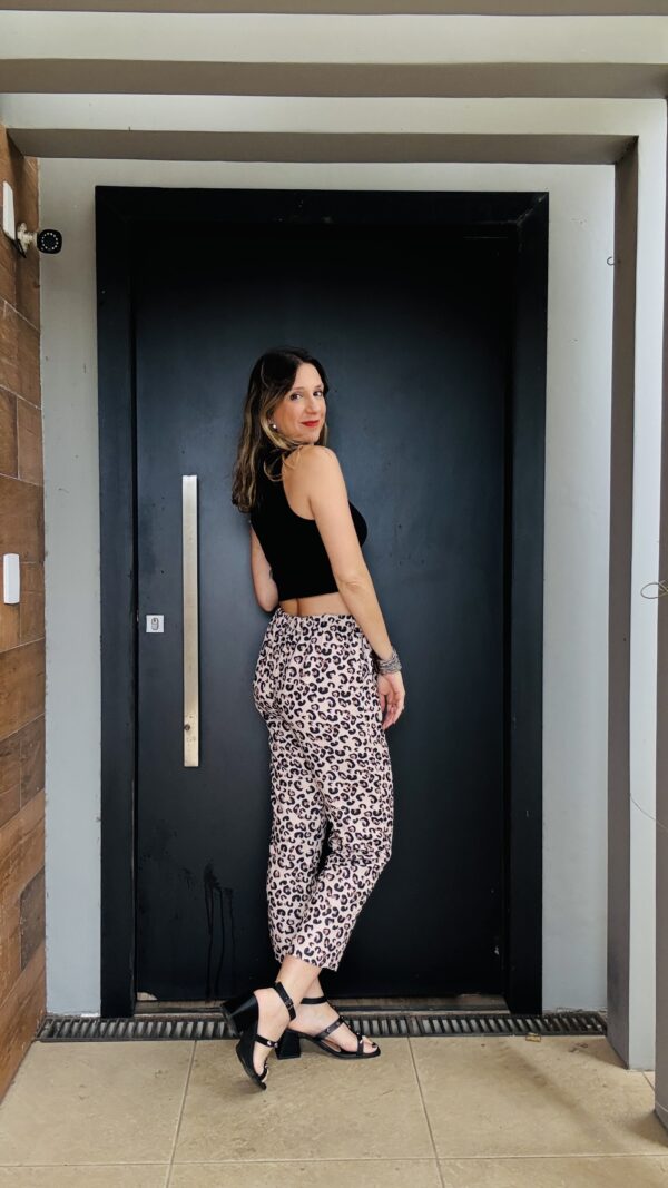 CALÇA CAPRI ANIMAL PRINT - Imagem 2